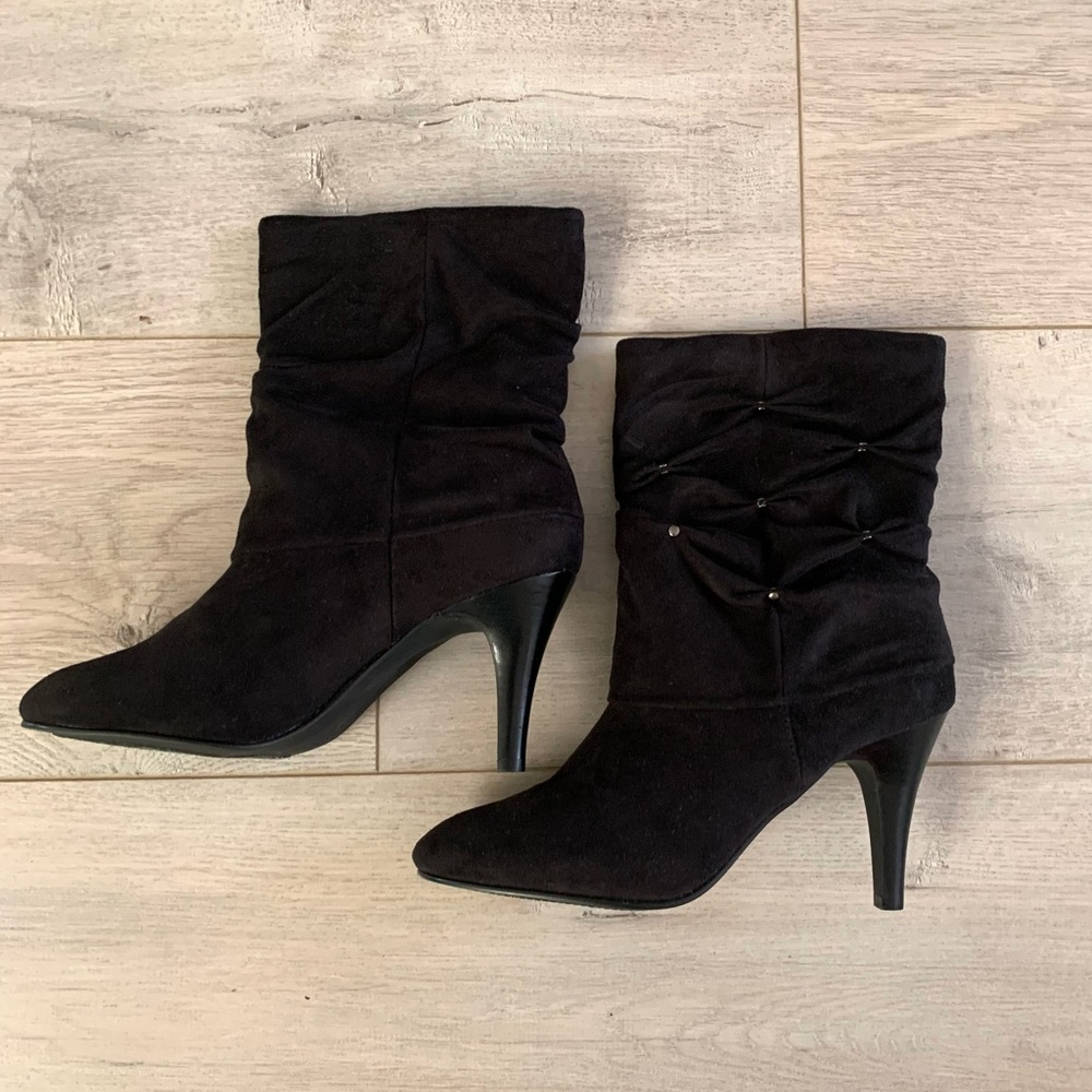 IMPO black faux suede leather heel booties shoes
